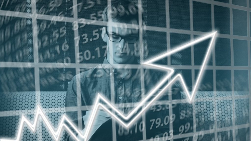 Success tips for affiliate marketers shown with key icons and analytics